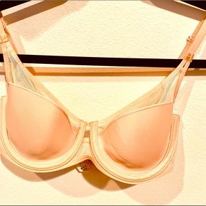 Chantelle bra 32D new with out tags
